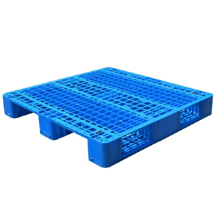 Recycled plastic pallet